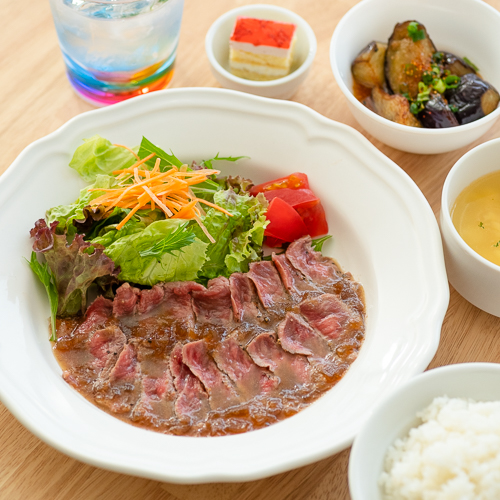 定食セット【ご飯・サラダ・スープ・小鉢・プチデザート付】のイメージ